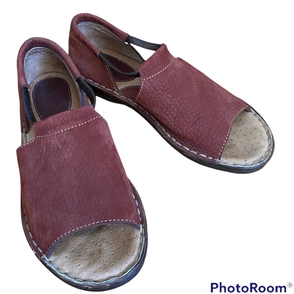 Born reddish brown suede open toe sandals.